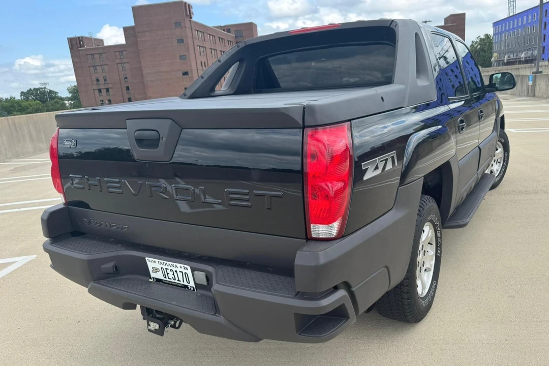 2003 Chevrolet Avalanche - Image 4 of 31