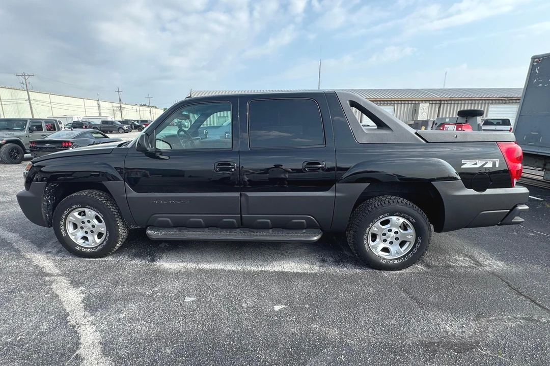 2003 Chevrolet Avalanche - Image 3 of 31