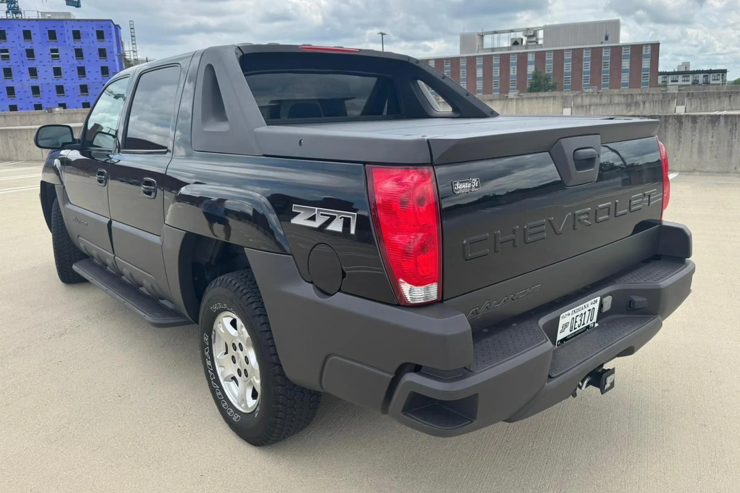 2003 Chevrolet Avalanche - Image 6 of 31