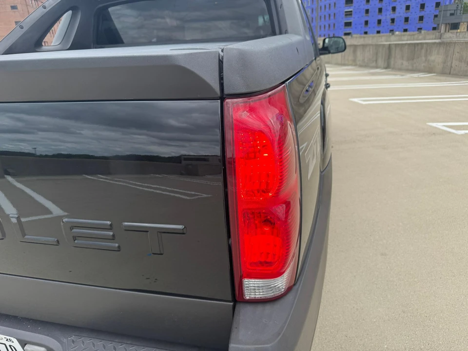 2003 Chevrolet Avalanche - Image 23 of 31