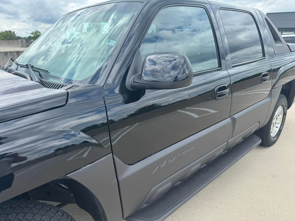 2003 Chevrolet Avalanche - Image 12 of 31