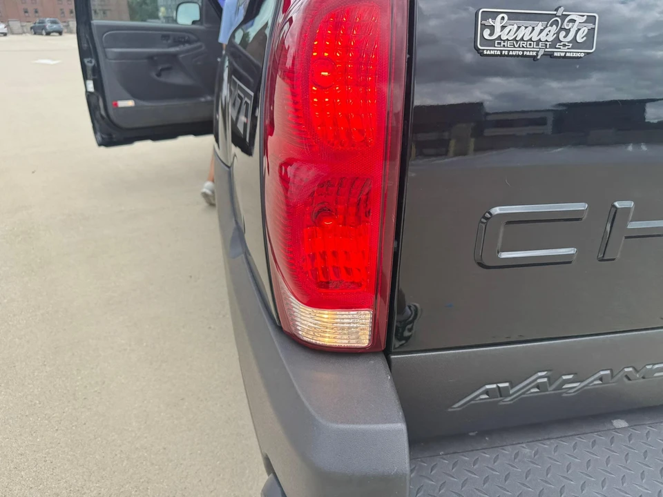 2003 Chevrolet Avalanche - Image 16 of 31