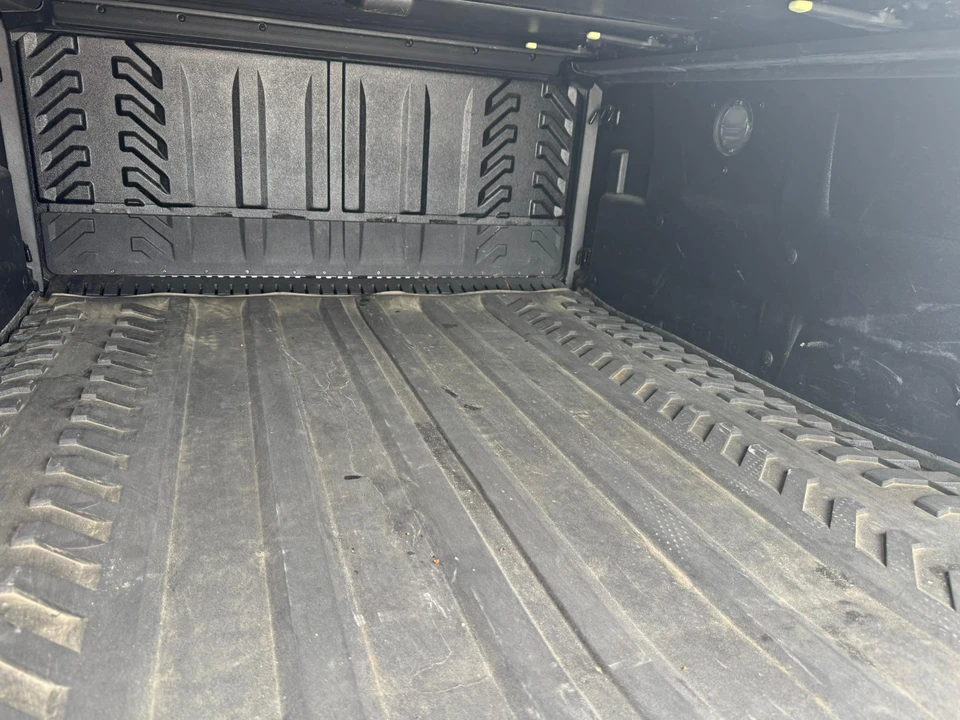 2003 Chevrolet Avalanche - Image 21 of 31