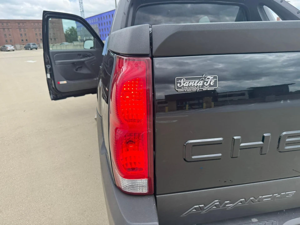 2003 Chevrolet Avalanche - Image 15 of 31