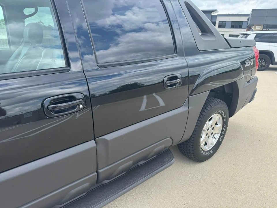 2003 Chevrolet Avalanche - Image 13 of 31