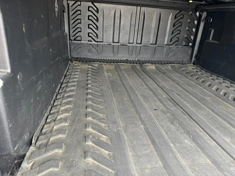 2003 Chevrolet Avalanche - Image 20 of 31