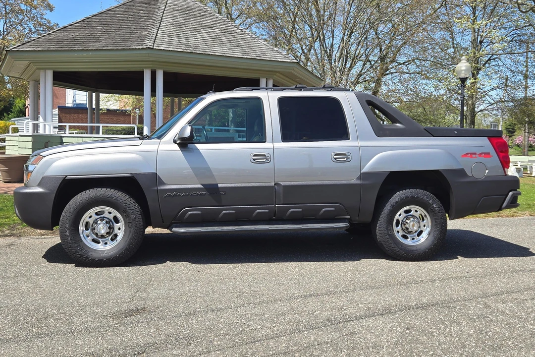 2003 Chevrolet Avalanche - Image 3 of 31