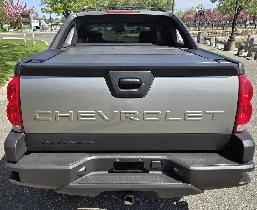 2003 Chevrolet Avalanche - Image 16 of 31