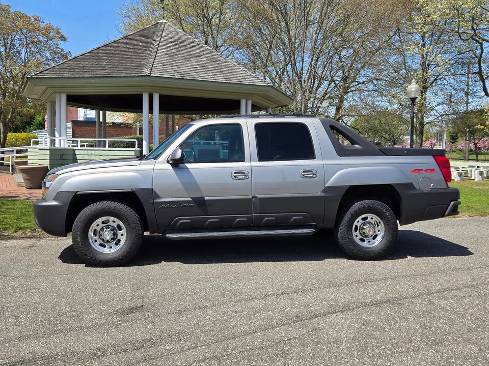 2003 Chevrolet Avalanche - Image 13 of 31