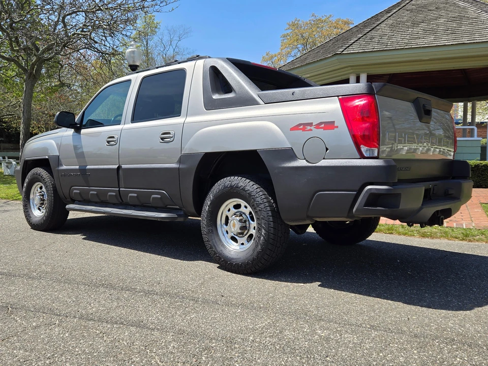 2003 Chevrolet Avalanche - Image 15 of 31