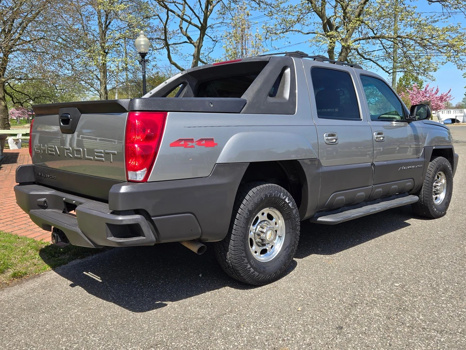 2003 Chevrolet Avalanche - Image 21 of 31