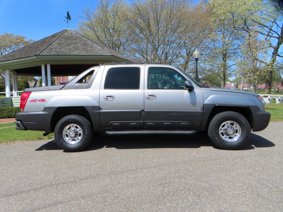 2003 Chevrolet Avalanche - Image 26 of 31