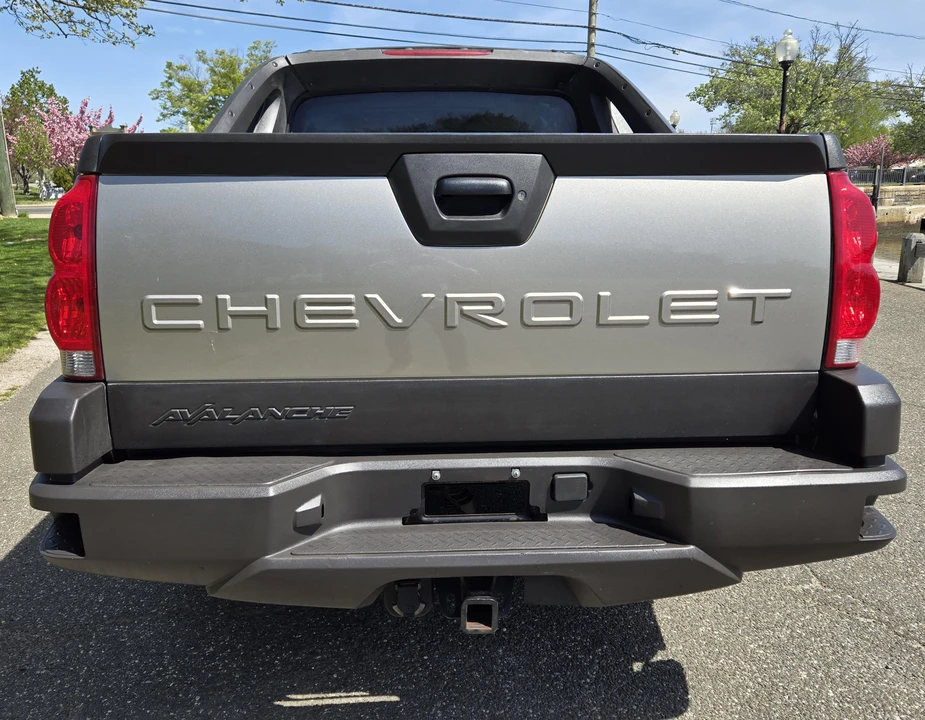 2003 Chevrolet Avalanche - Image 17 of 31