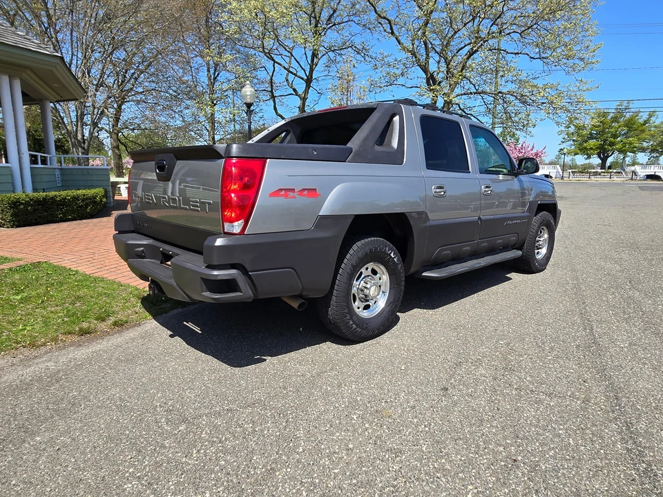 2003 Chevrolet Avalanche - Image 20 of 31