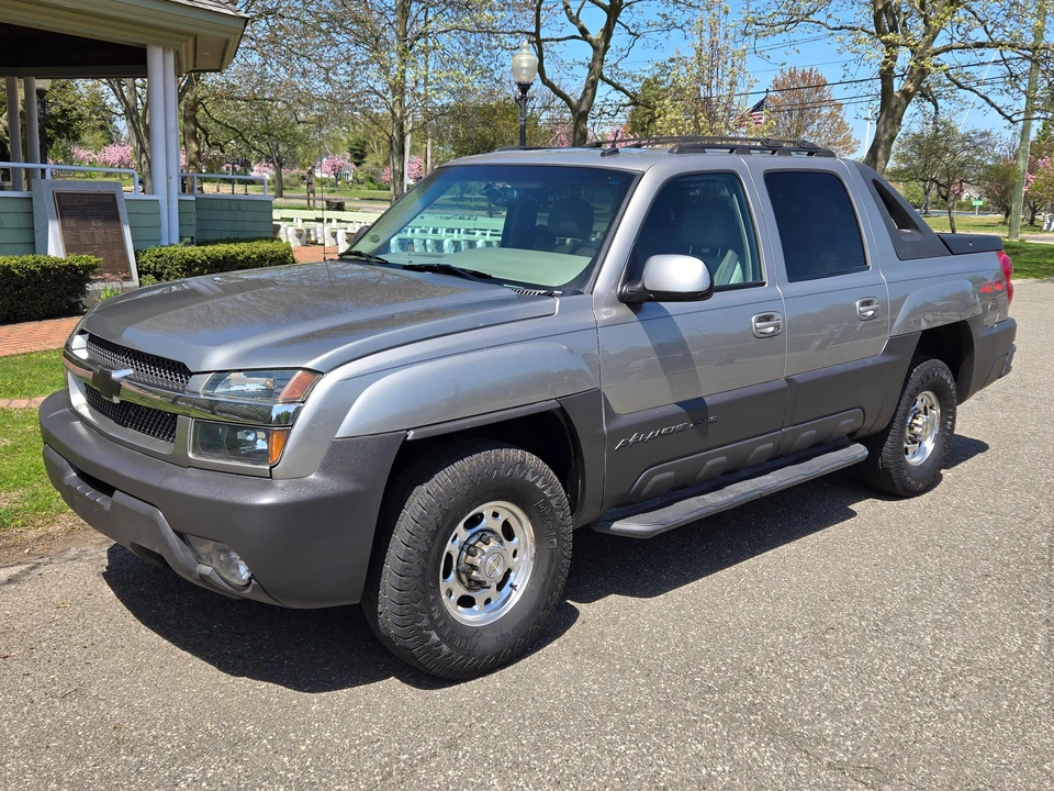 2003 Chevrolet Avalanche - Image 10 of 31