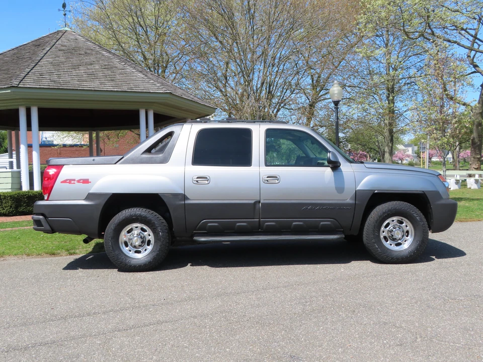 2003 Chevrolet Avalanche - Image 25 of 31