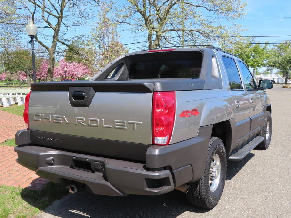 2003 Chevrolet Avalanche - Image 18 of 31