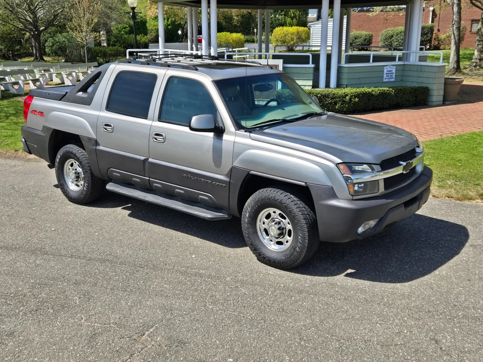 2003 Chevrolet Avalanche - Image 28 of 31