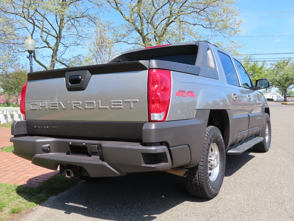 2003 Chevrolet Avalanche - Image 19 of 31