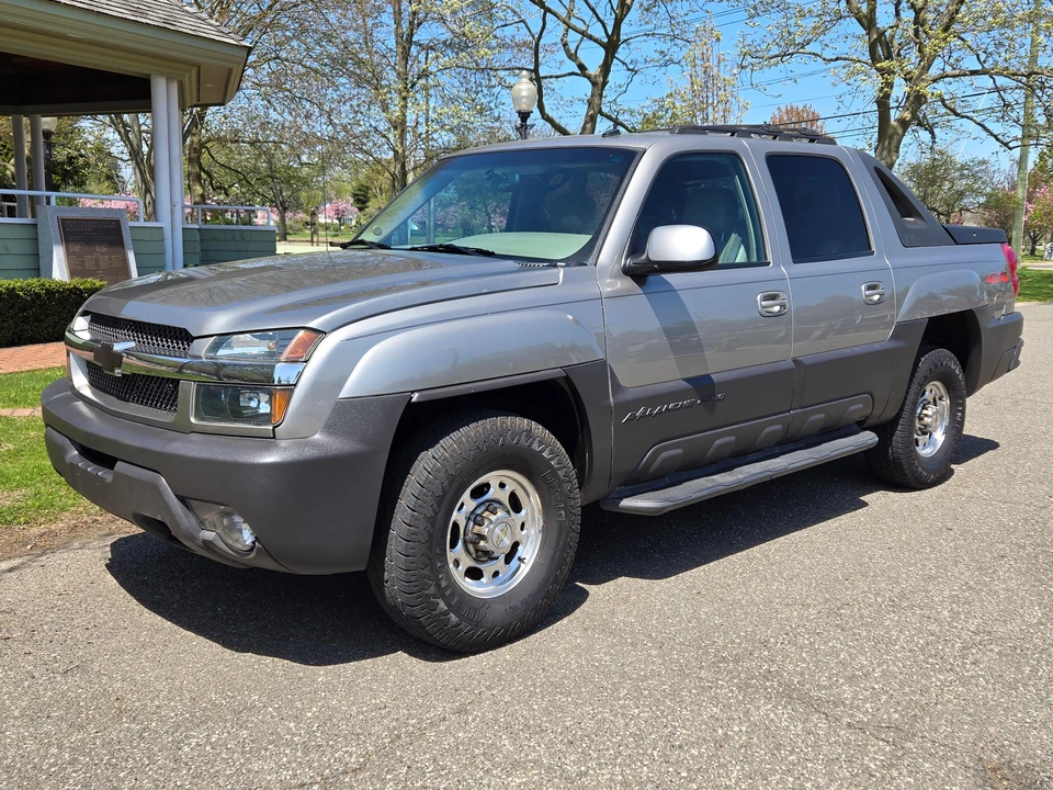 2003 Chevrolet Avalanche - Image 11 of 31