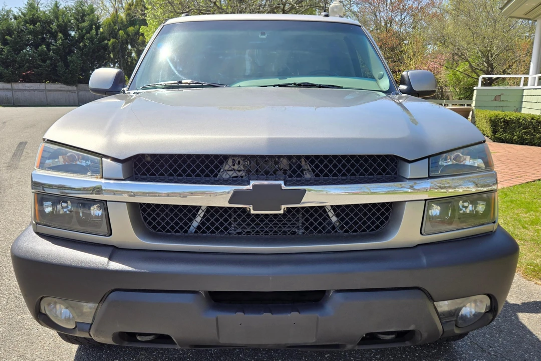 2003 Chevrolet Avalanche - Image 2 of 31
