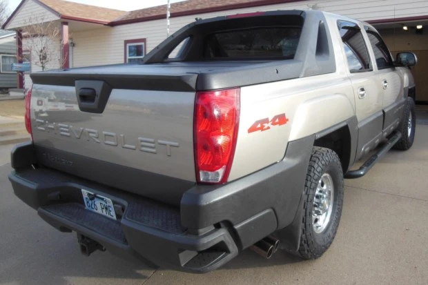 2003 Chevrolet Avalanche - Image 2 of 7
