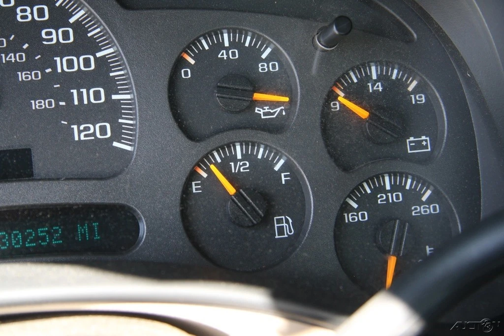 2003 Chevrolet Avalanche - Image 16 of 21