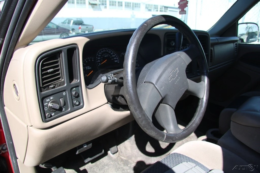 2003 Chevrolet Avalanche - Image 13 of 21