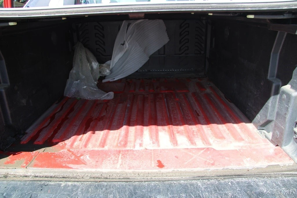 2003 Chevrolet Avalanche - Image 20 of 21