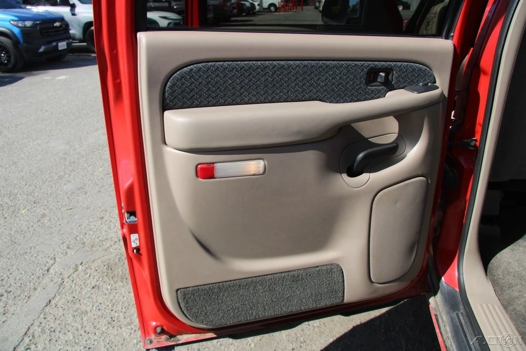 2003 Chevrolet Avalanche - Image 18 of 21