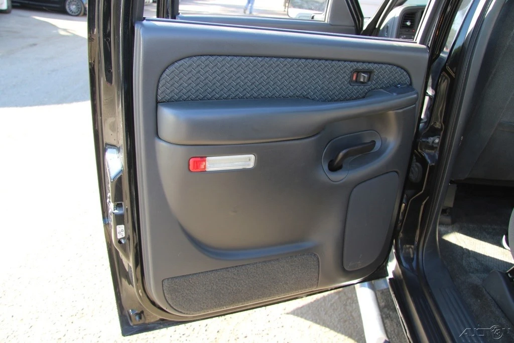 2003 Chevrolet Avalanche - Image 17 of 21