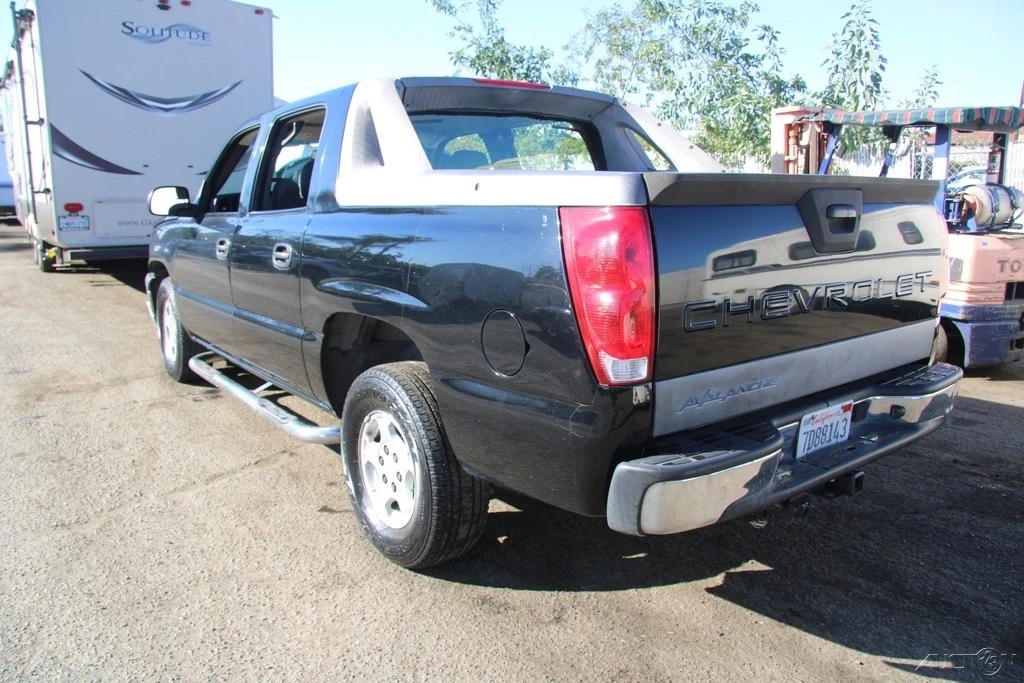2003 Chevrolet Avalanche - Image 4 of 21