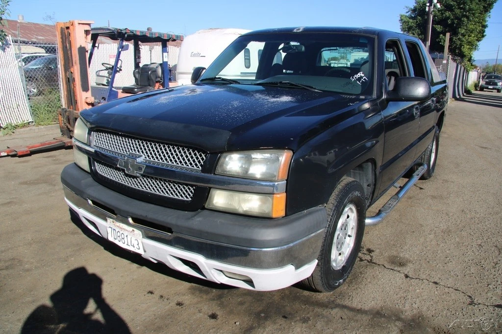 2003 Chevrolet Avalanche - Image 2 of 21