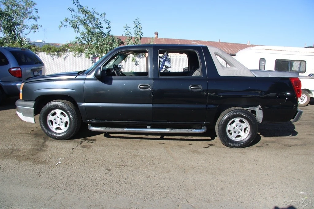 2003 Chevrolet Avalanche - Image 3 of 21