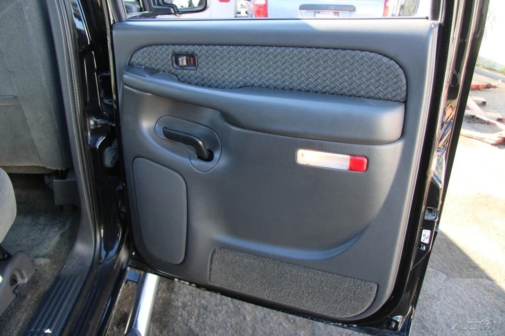 2003 Chevrolet Avalanche - Image 20 of 21