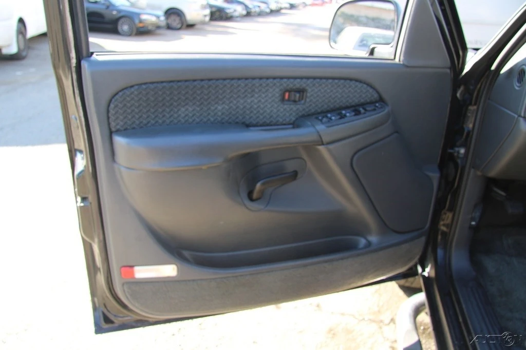 2003 Chevrolet Avalanche - Image 11 of 21