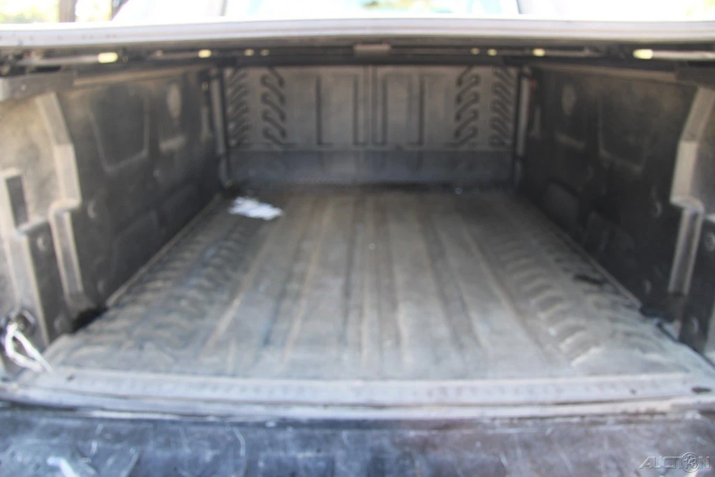 2003 Chevrolet Avalanche - Image 19 of 21