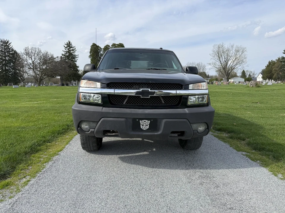 2003 Chevrolet Avalanche - Image 2 of 21