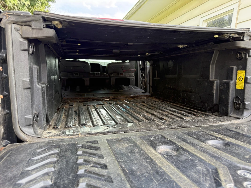 2003 Chevrolet Avalanche - Image 17 of 21