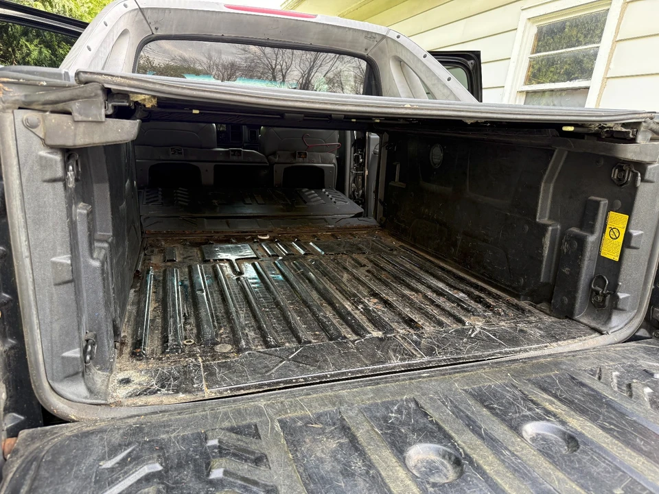 2003 Chevrolet Avalanche - Image 16 of 21