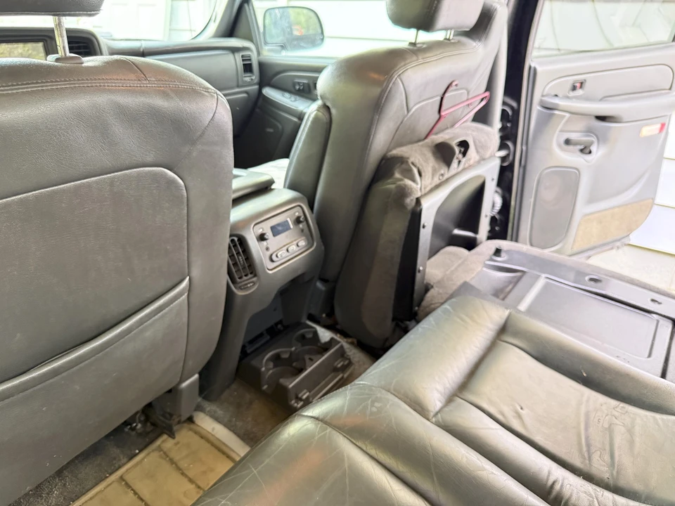 2003 Chevrolet Avalanche - Image 19 of 21