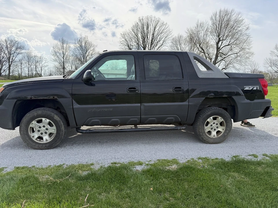 2003 Chevrolet Avalanche - Image 11 of 21