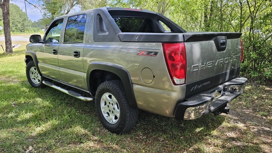 2003 Chevrolet Avalanche - Image 4 of 25