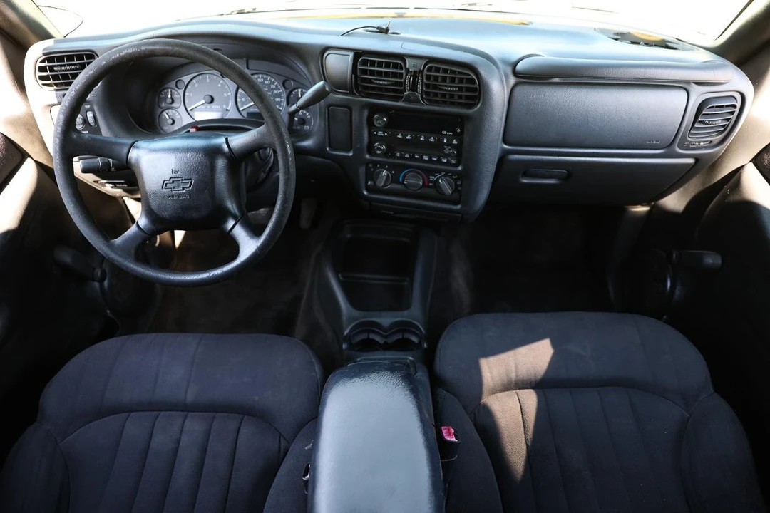2003 Chevrolet S-10 Blazer 2nd Gen - Image 2 of 21