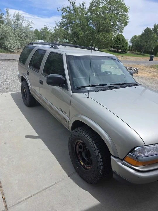 2003 Chevrolet S-10 Blazer 2nd Gen - Image 2 of 9
