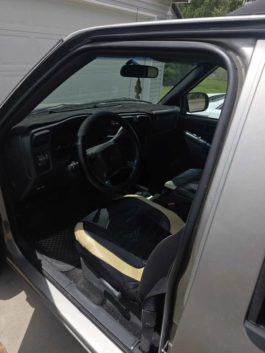 2003 Chevrolet S-10 Blazer 2nd Gen - Image 6 of 9