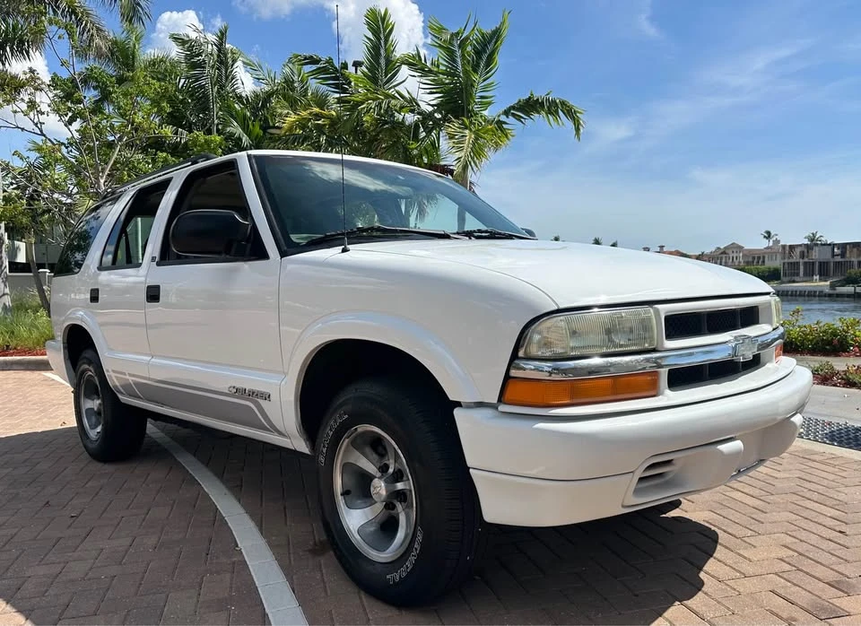 2003 Chevrolet Blazer - Image 2 of 19
