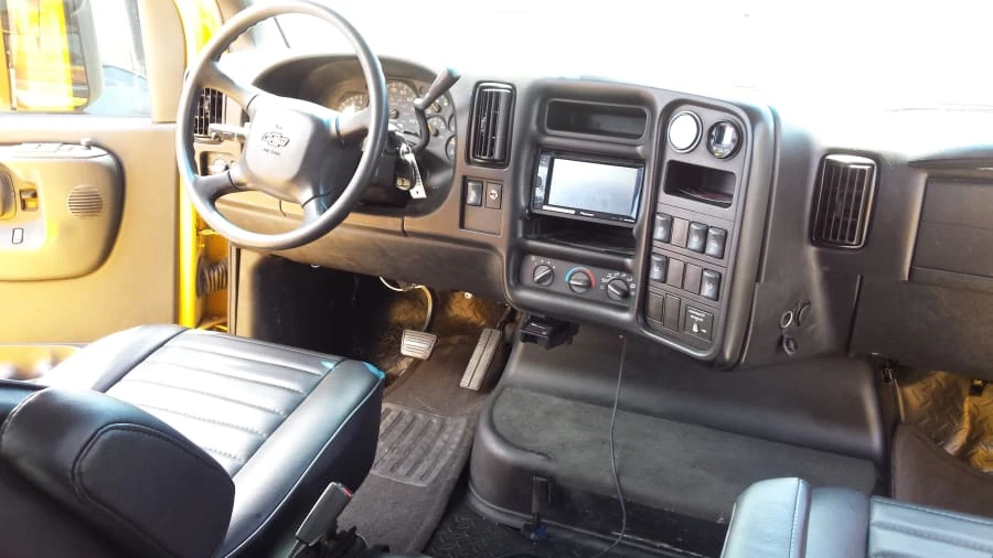 2003 Chevrolet Kodiak - Image 2 of 9