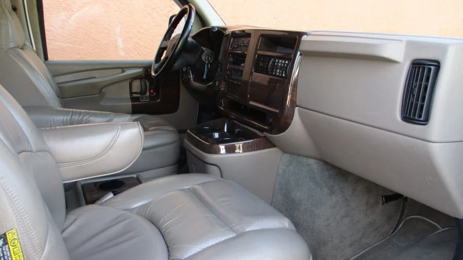 2003 Chevrolet Express - Image 5 of 12