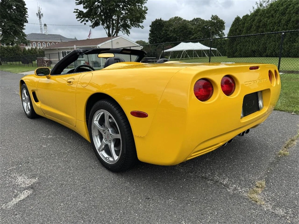 2003 Chevrolet - Image 3 of 27